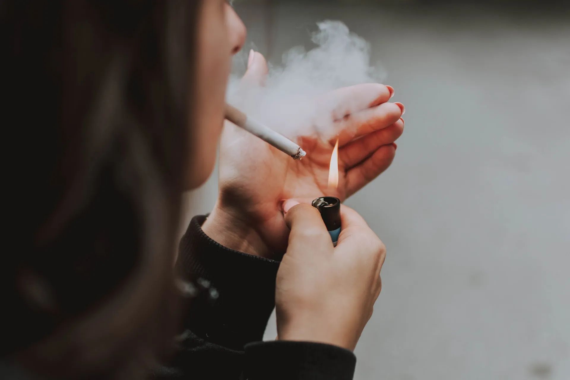 Kako ukloniti cigaretom prigorena mjesta s tkanina i namještaja | Progoreni namještaj i odjeća