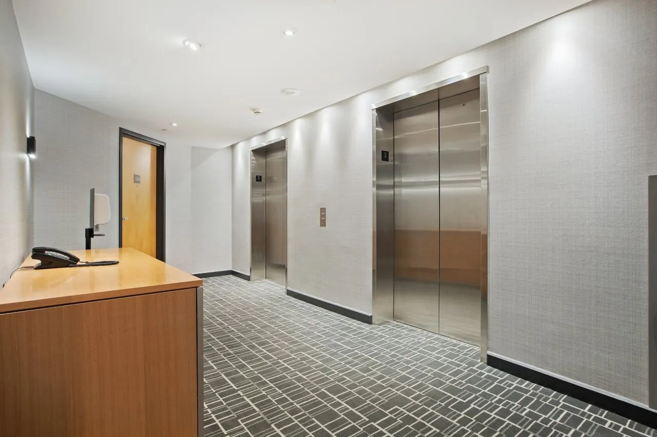 Dizalo u kvaru | Što učiniti ako se nađete zaglavljeni u dizalu