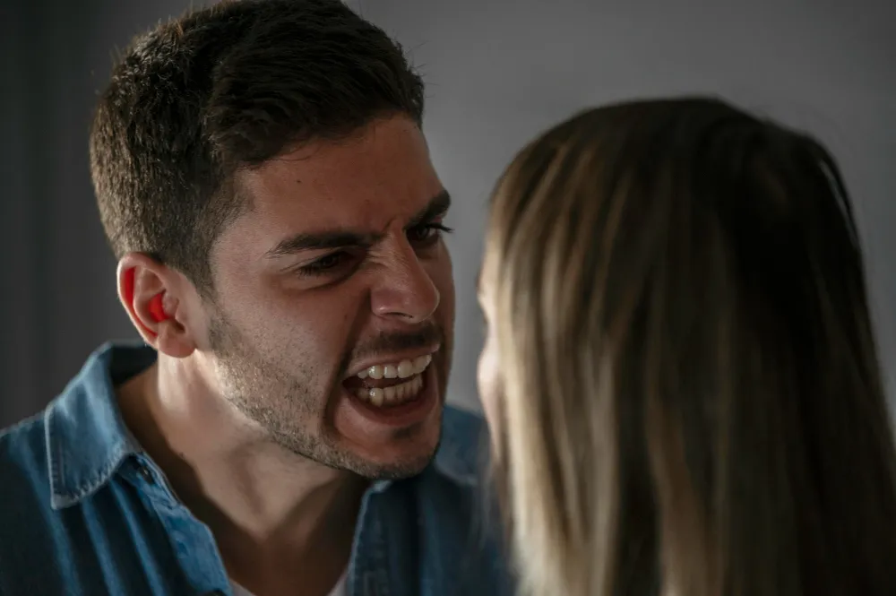 Psihologija kontrole: Zašto femicid nije zločin iz strasti i kako ga prepoznati